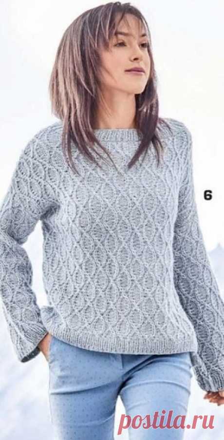 Серо-голубой пуловер спицами