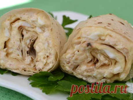 Рулеты из лаваша с курицей и плавленым сырком / Рецепты с фото