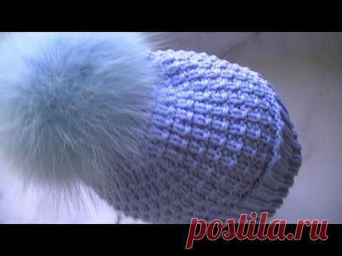 Вяжем шапочку  вафельным  узором спицами.