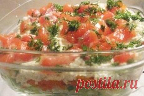 Салат с семгой и свежим огурцом
Легкий, вкусный и нарядный салат. Вполне подойдет не только для тихих семейных ужинов, но и приема гостей. Ингредиенты: Семга (соленая, Филе) — 150 г Яйцо (вареное) — 2 шт Морковь (отварная) — 1 шт Картофель (отварной) — 2 шт Огурец (свежий, большой) — 1 шт Сметана — 100 г Майонез […] Рецепт: https://hozyayishka.ru/salan-s-sem/