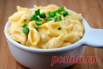 ТАК ВКУСНО МАКАРОНЫ С СЫРОМ МЫ ЕЩЕ НЕ ГОТОВИЛИ! «Mac and cheese» — это классический американский рецепт макарон с сыром. Ежедневное домашнее блюдо миллионов американцев очень легко готовится из простых и доступных ингредиентов.

Мы уверены, что вам захочется эту вкусноту снова и снова.




Вам понадобятся:

 	- макароны — 300 г
 	- твер