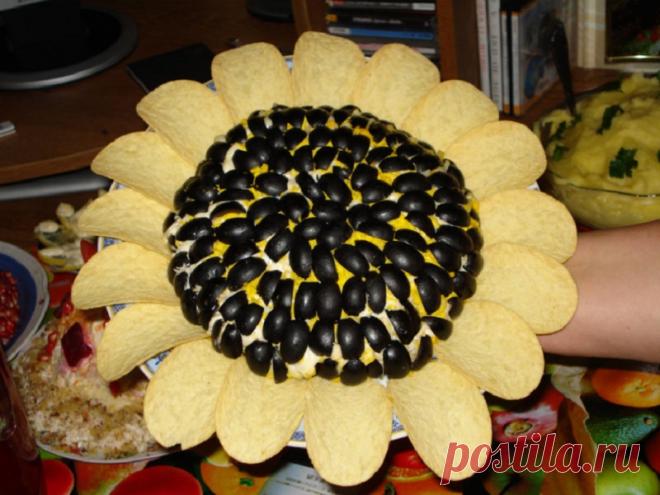 Салат «Подсолнух» с чипсами