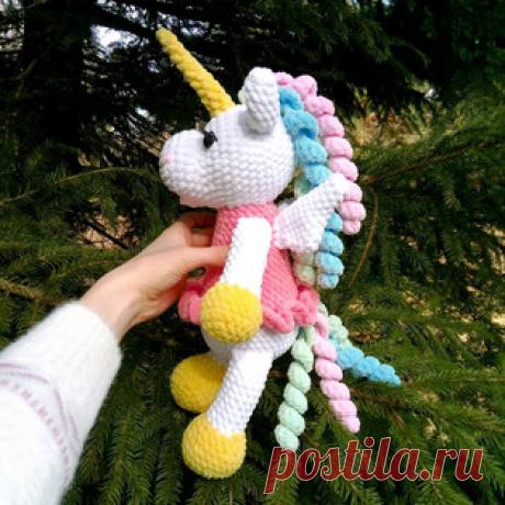 Аликорн амигуруми. Схемы и описания для вязания игрушек крючком! Бесплатный мастер-класс от Регины Мартюшевой по вязанию Аликорна - летающего единорога. Высота вязаной крючком игрушки примерно 27-33 см без учета рог…