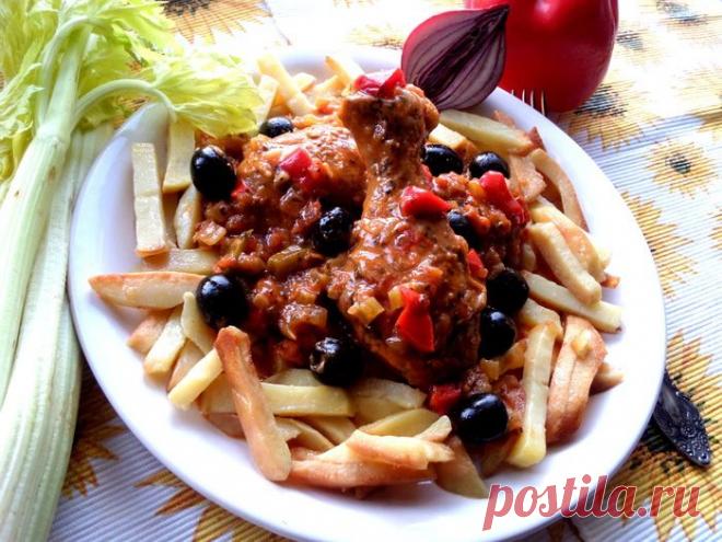 Куриные ножки по-средиземноморски | Foodbook.su В ножках вкусное мясо, но его очень мало, поэтому дополним их соусом с различными овощами, от этого блюдо только выиграет! Для ужина на двоих своему мужчине отдадим 3 ножки, а себе оставим две