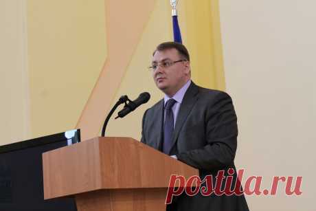Выступает  Е.В. Гаврилов.
