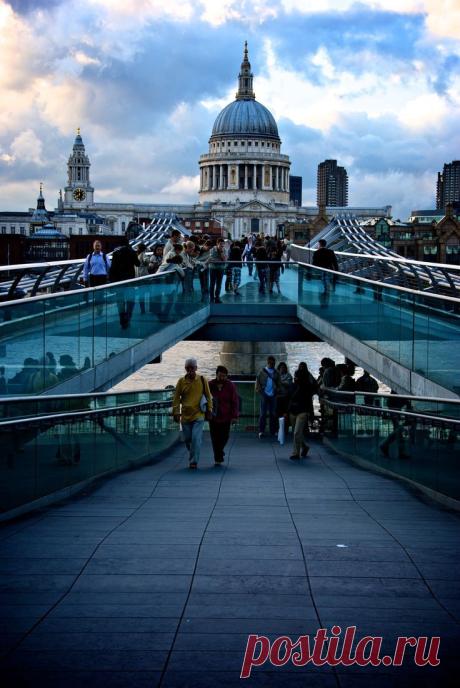 Millenium Bridge, London, UK