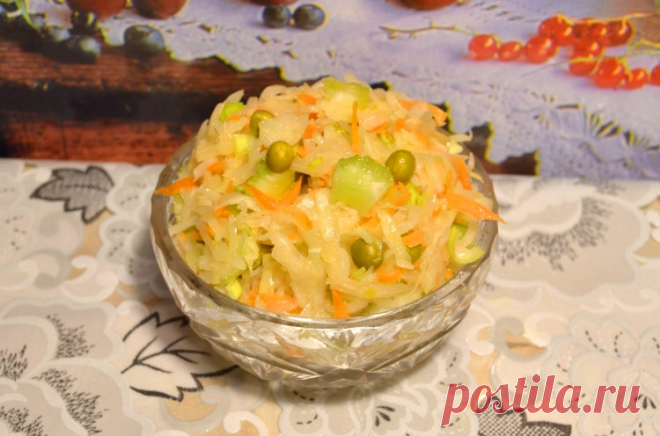 Салат из квашеной капусты и стебля сельдерея! Диетический салат. Вкусный и простой рецепт - Простые рецепты Овкусе.ру
