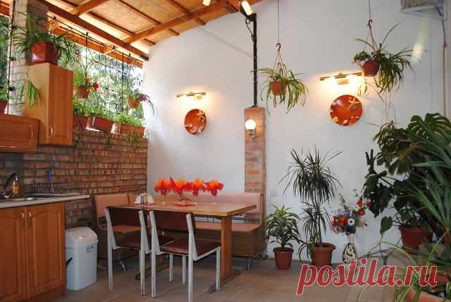 Отдых в Крыму. Жильё  в Гурзуфе.
  Большой деревянный стол, для вашей семьи!
   Большая мягкая, красивая кровать  для Вас!
Для уточнения интересующей Вас информации можно связаться с нами по телефонам:
 
          +79787388151, +79787388150
 Viber    +79787388151, +79787388150
 WhatsApp +79787388151, +79787388150
Skype     vipyalta
 «Крымская волна» http://vip-yalta.ru/