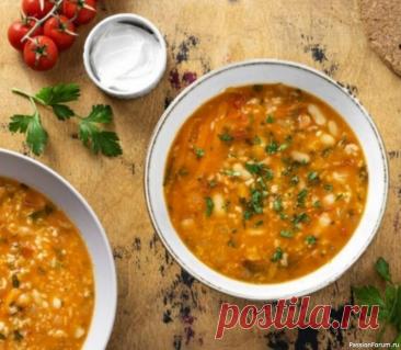 Грузинский суп из фасоли с овощами Блюдо постного стола**************************Рецепт овощного супа с фасолью в духе грузинской кухни. Готовится суп просто, но получается не только вкусным, но и очень сытным благодаря фасоли. ИНГРЕДИЕНТЫ:Фасоль150 гРис 50 гВода 1,2 лЛук репчатый 1 шт.Сельдерей 1-2 шт.стебельМорковь...