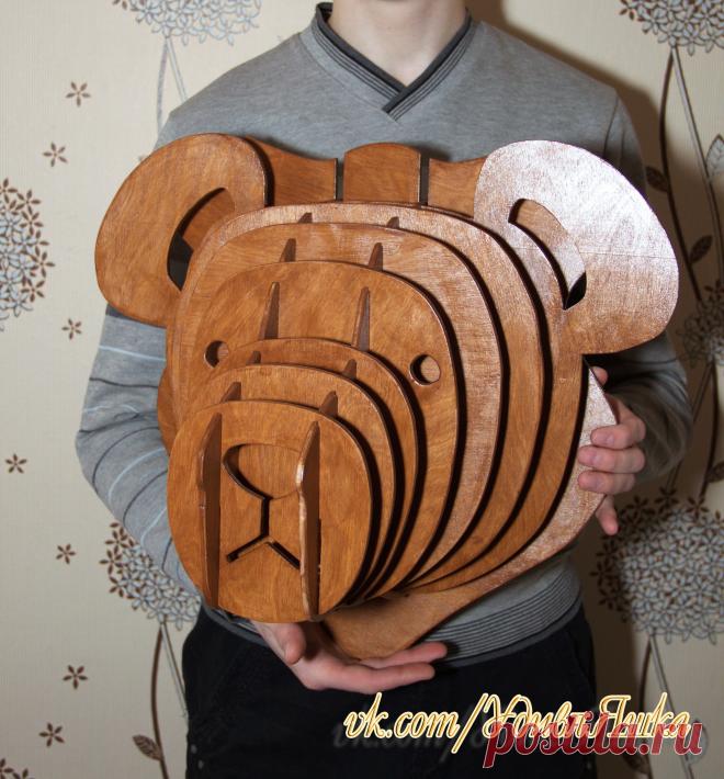 Настенный декор. Голова Медведя.(Ручная работа).
Медведь – это символ силы, защиты, лидерства, мужества и правосудия, добродушия и ярости, богатырской силы и неуклюжести, лени и нежных материнских чувств. Габаритные размеры:
Высота: 43 ( +/-1) см.
Ширина: 47.5 ( +/-1) см.
Глубина: 27 ( +/-1) см.
Страна:
Россия. Республика Марий Эл.
Материал:
Берёзовая фанера (дерево).При покупке от 3-х любых изделий, предоставляется 10% скидка!
Всегда рады взаимному и выгодному сотрудничеству.