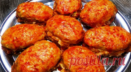 Котлеты-лодочки с картофелем. Сытный и вкусный обед или ужин для всей семьи Сытный и вкусный обед или ужин, который быстро готовится и всегда отлично получается. Для приготовления вам потребуются такие ингредиенты: фарш, 650 г; яйца, 2 шт; лук, 200 г; чеснок, 3 зубчика; соль, перец, паприка; мука, 3 ст.л; масло растительное, 2 ст.л; капуста, 150 г. Для приготовления начинки возьмите: картофель, 780 г; сыр, 100 г; молоко, […]