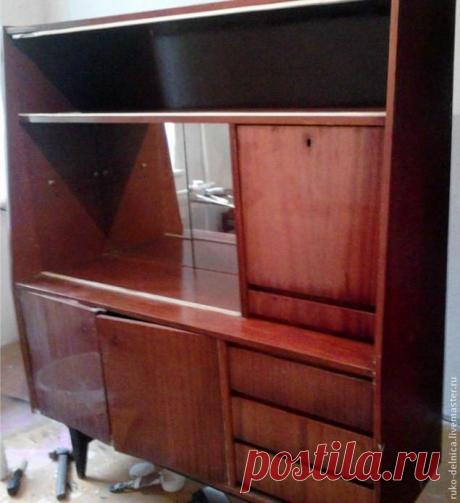 Переделка бабушкиного серванта Наверное, раньше в каждом доме были такие серванты, но мода прошла и кто-то отвез их на дачу, кто-то просто выкинул, а вот в нашей семье сервант переехал жить к бабуше…
Хотя, эта переделка была…