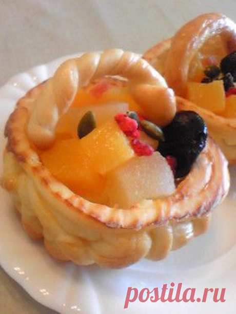 Корзинка с фруктами - вкусная выпечка