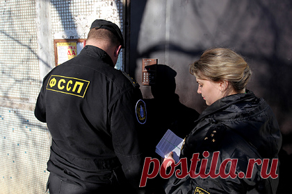 Миллионы россиян отказались платить по своим долгам. Количество злостных неплательщиков в России достигло 8,6 миллиона человек в 2021 году, что является историческим рекордом. За год количество неплательщиков выросло на 1,6 миллиона против прошлогодних 1,2 миллиона человек. Они задолжали 1,1 триллиона рублей (на 40 миллиардов больше, чем в 2020-м).