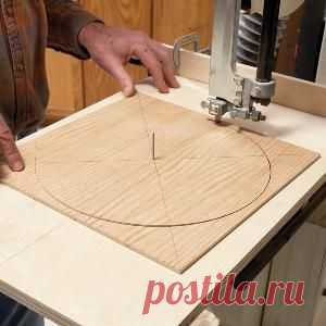 Woodworking: Techniques to Cut Circles With a Band Saw