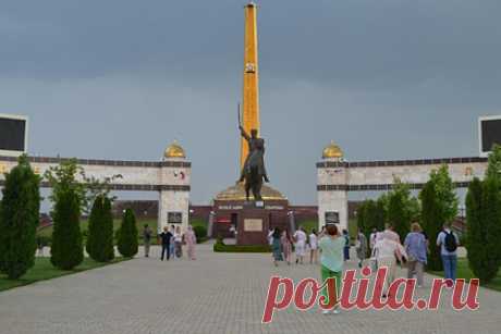 В Грозном состоится выставка «Палитра Кавказа». В Грозном в Мемориальном комплексе Славы имени Ахмата Кадырова состоится выставка «Палитра Кавказа». Событие приурочено ко Дню художника, которое учредили в 2007 году Международной Ассоциацией «Искусство народов мира». На ней представят более 50 художественных работ художники из разных регионов России.
