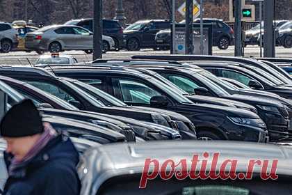 Названы самые угоняемые автомобили в России в 2021 году. Больше всего в 2021 году в России было угнано автомобилей марок Hyundai Solaris и Kia Rio. Также популярными среди угонщиков были названы автомобили марок Toyota Camry, Toyota RAV4, Hyundai Tucson и Kia Sorento. Согласно данным МВД, за 11 месяцев 2021 года в России зарегистрировали более 1,7 тысячи угонов.