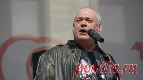 «Гигант, который очень рано и трагически ушёл»: в Москве скончался журналист Сергей Доренко На 60-м году жизни умер известный российский журналист Сергей Доренко.  Зрители помнят его как ведущего информационно-аналитических программ на ОРТ, РТР и НТВ. Коллеги Доренко называют его смерть большой утратой и отмечают, что он смотрел на события «под совершенно особенным углом».