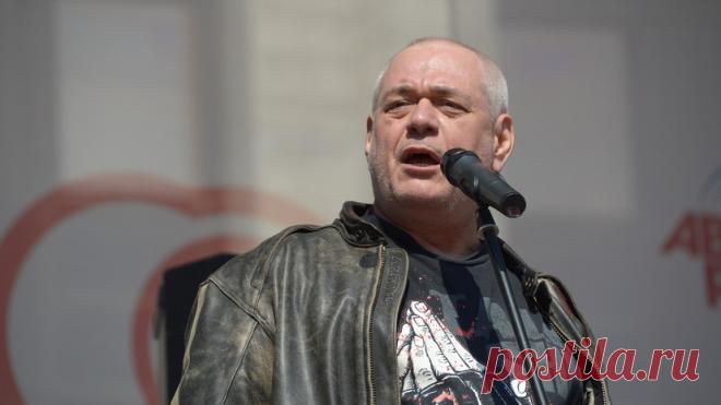 «Гигант, который очень рано и трагически ушёл»: в Москве скончался журналист Сергей Доренко На 60-м году жизни умер известный российский журналист Сергей Доренко.  Зрители помнят его как ведущего информационно-аналитических программ на ОРТ, РТР и НТВ. Коллеги Доренко называют его смерть большой утратой и отмечают, что он смотрел на события «под совершенно особенным углом».