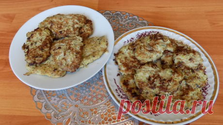 Вкусные драники из кабачков с фаршем приготовленные на сковороде. Видео рецепт Ингредиент для драников с фаршем:800 гр. кабачка400 гр. куриного фарша1 ст. л. сметаны1 куриное яйцо3 ст. л. манной крупызелень по вкусумолотый сухой чеснок по вкусусоль по вкусурастительное масло для обжариванияВидео рецепт приготовления драников: