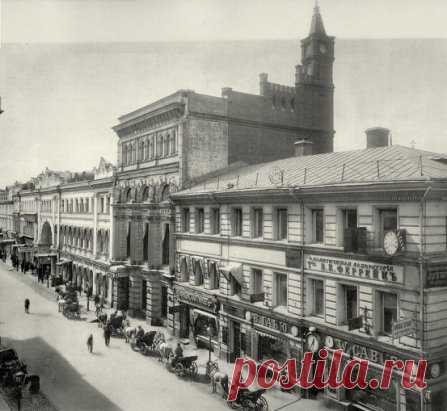 Никольская улица у аптеки Феррейна, 1911 год.