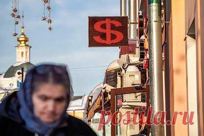 Курс доллара превысил 77 рублей. По итогам торгов в пятницу, 24 марта, курс доллара на Московской бирже вырос на 1,41 процента и вновь превысил 77 рублей, дойдя до 70,7 рубля. На максимуме он поднимался до 77,12 рубля. Евро с начала дня незначительно вырос, до 82,71 рубля. Индекс Мосбиржи прибавил 0,13 процента, дойдя до 2392 пунктов.