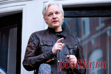 В Бразилии призвали встать на защиту Ассанжа. Президент Бразилии Луис Инасиу Лула да Силва призвал встать на защиту основателя WikiLeaks Джулиана Ассанжа. Ему грозит экстрадиция в США, пишет РИА Новости. По мнению президента Бразилии, заключение основателя WikiLeaks «идет вразрез с защитой демократии и свободы прессы».