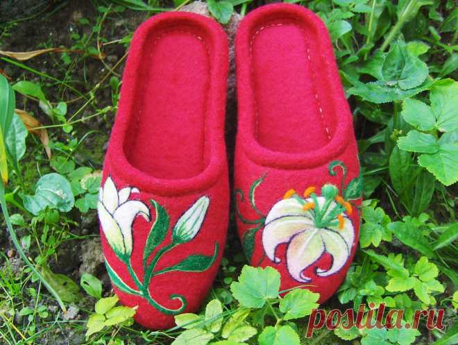 Валяные тапочки ручной работы.