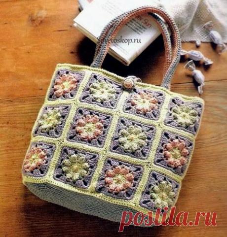 Сумочка из цветочных квадратов.