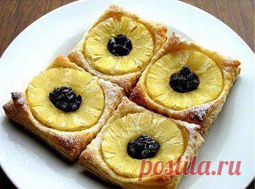 Слойка «Подсолнух» с ананасовыми кольцами - самый вкусный и быстрый десерт. Этот десерт готовится за 15-20 минут! А по виду и по вкусу ничем не уступает пирожным из дорогих кондитерских! Рецепт тут - kp.by/go/http://vse.kuxnimira.ru/kulinariya/slojka-podsolnuh-s-ananasovy-mi-kol-tsami-samy-j-vkusny-j-i-by-stry-j-desert/