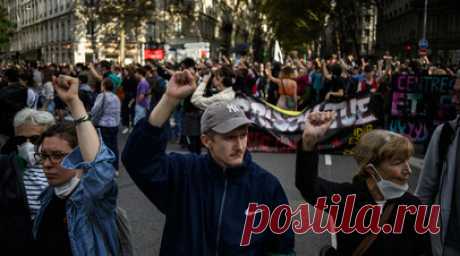 Около 1700 человек вышли на акцию протеста против полицейского насилия в Лионе. Во французском Лионе около 1,7 тыс. человек вышли на акцию протеста против полицейского насилия. Читать далее