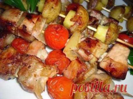 Сочный куриный шашлык с картошкой, приготовленный в духовке Картошка пропитывается мясным соком, просто великолепное блюдо!