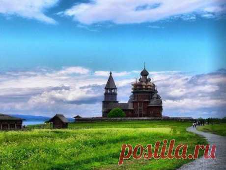 Берегите счастье, как зеницу ока. 
Даже если трудно, если жизнь жестока. 
Берегите душу — доброты истоки, 
Берегите дружбу — вы не одиноки. 
Сохраните веру — будете богаче, 
И любовь с надеждой — будете с удачей. 
Берегите землю — в ней вся наша сила. 
Верность ей храните, нас она вскормила. 
Отыщите в жизни верную дорогу, 
Чтоб вела вас к храму, чтоб вела вас к Богу. 
Не замёрзнет сердце, не умрет до срока, 
Если мудрость пьёте из родных истоков.
  Натали Астахова