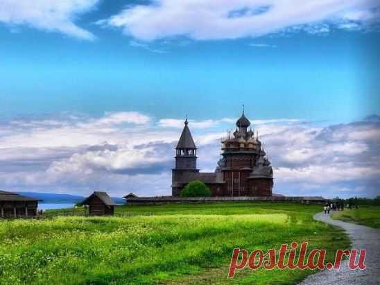 Берегите счастье, как зеницу ока. 
Даже если трудно, если жизнь жестока. 
Берегите душу — доброты истоки, 
Берегите дружбу — вы не одиноки. 
Сохраните веру — будете богаче, 
И любовь с надеждой — будете с удачей. 
Берегите землю — в ней вся наша сила. 
Верность ей храните, нас она вскормила. 
Отыщите в жизни верную дорогу, 
Чтоб вела вас к храму, чтоб вела вас к Богу. 
Не замёрзнет сердце, не умрет до срока, 
Если мудрость пьёте из родных истоков.
  Натали Астахова