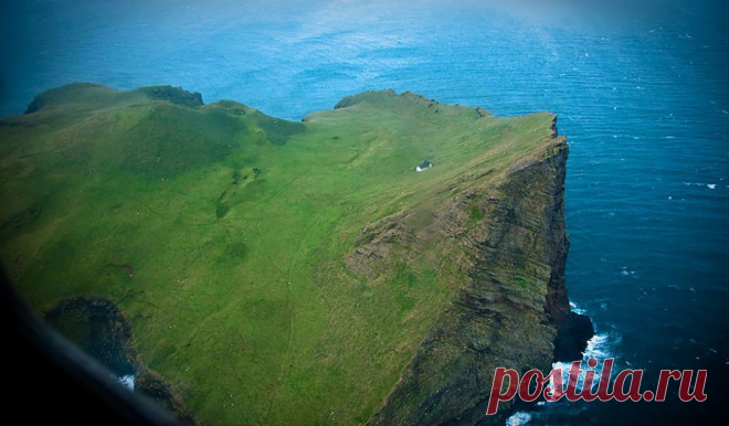 В Исландии существует остров с одним-единственным крошечным домиком