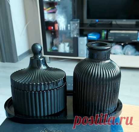 ваза под сухоцветы шкатулка на подставке.изготовлены из гипса и окрашены акриловой краской