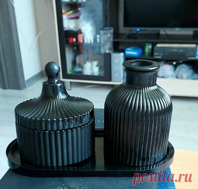ваза под сухоцветы шкатулка на подставке.изготовлены из гипса и окрашены акриловой краской