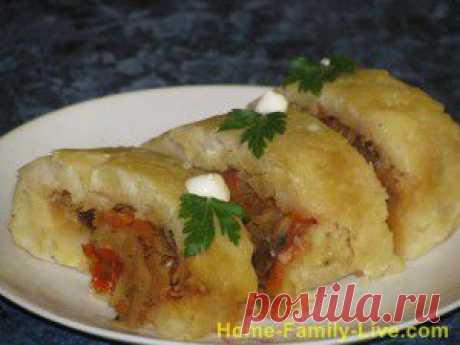 Рулет картофельный с грибами и капустой -