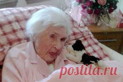 107-летняя женщина назвала секрет долголетия. Британской долгожительнице Элси Скин исполнилось 107 лет. В Шотландии, где она живет, старше нее лишь Луиза Уилсон, отметившая 109-й день рождения в июле. Когда у Скин спросили, в чем заключается секрет ее долголетия, она заявила, что прожила так долго, потому что много работала.