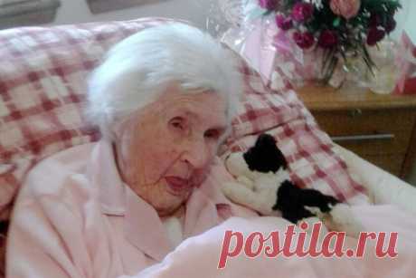 107-летняя женщина назвала секрет долголетия. Британской долгожительнице Элси Скин исполнилось 107 лет. В Шотландии, где она живет, старше нее лишь Луиза Уилсон, отметившая 109-й день рождения в июле. Когда у Скин спросили, в чем заключается секрет ее долголетия, она заявила, что прожила так долго, потому что много работала.