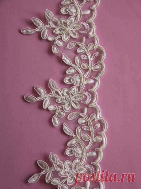 Ivory Corded Lace Trim – Gabrielle - MyKingList.com