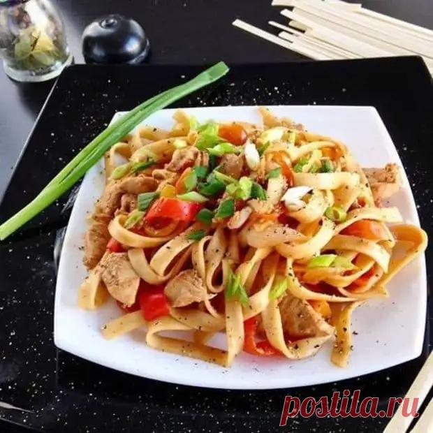 Удон с курицей и овощами: вкусное и яркое блюдо азиатской кухни - Скатерть-Самобранка - медиаплатформа МирТесен