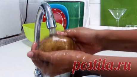 Я покажу как сделать гарнир из настоящей картошки быстрее, чем заварить «бпшку» Предоставим классическую для многих ситуацию: вам нужно быстро покушать. Обычно люди покупают картошку быстрого приготовления (в простонародье «бпшка»), заваривают ее кипятком и едят. О полезности данного продукта говорить много не приходиться. Конечно картофельные хлопья не несут вреда, а вот