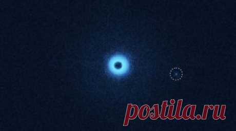 Астрономы «случайно» сфотографировали планету в системе двойной звезды Наблюдая за молодой двойной звездой CS Cha с помощью инструмента SPHERE на Очень Большом Телескопе (VLT) Европейской южной обсерватории (ESO), международная команда астрономов «случайно» сфотографиров…