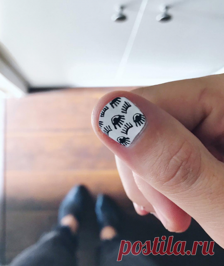 ❤ Hang Nguyen ❤ в Instagram: «His thumb, my #ootd. 🤗👁 . . . #opi : alpine snow : black onyx #handdrawn #evileyenails #ipsy  #obsessee  #potd  #abstract #nails #nailswag…» 937 отметок «Нравится», 30 комментариев — ❤ Hang Nguyen ❤ (@thehangedit) в Instagram: «His thumb, my #ootd. 🤗👁 . . . #opi : alpine snow : black onyx #handdrawn #evileyenails #ipsy…»