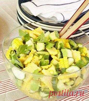 Салат из кукурузы с авокадо и огурцом