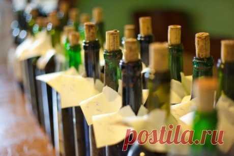 В ФГУП «ПАО Массандра» Управления делами Президента РФ состоялась традиционная Егоровская дегустация | 27.06.2017 10:30 | Новости В ФГУП «ПАО Массандра» Управления делами Президента РФ состоялась традиционная Егоровская дегустация. В ходе дегустации виноделы завода и приглашенные эксперты оценили качество 23 образцов коллекционного вина, а также линейку молодых вин.
Гендиректо