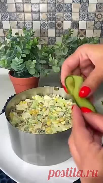 Маринованные куриные желудочки

Ингредиенты:
Куриные желудочки – 0,5 кг
Лук - 1 шт.
чеснок - 5-6 зубчиков
5 % уксус – 0,25 стакана,
подсолнечное масло – 0,5 стакана,
сахарная пудра – 0,5 ч. л.,
соевый соус – 1 ст. л.,
соль, перец – по вкусу.
петрушка – 1 пучок.

Приготовление:

Желудочки отварите в подсоленной воде до готовности часа полтора. Остудите, нарежьте соломкой. Нарежьте полукольцами лук и добавьте к порезанным желудочкам. Влейте соевый соус, насыпьте сахарную пуд...