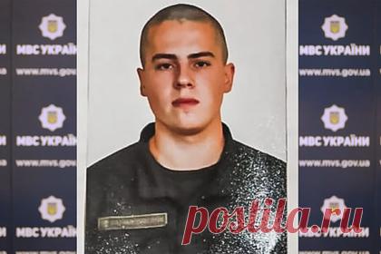 На Украине задержали застрелившего сослуживцев солдата. На Украине солдат-срочник Национальной гвардии застрелил пять человек, ранил еще пятерых и сбежал с оружием. Через несколько часов военнослужащего задержали. Мотивы преступника пока неизвестны. Трагедия произошла на территории завода «Южмаш» в городе Днепр. Среди погибших есть женщина.