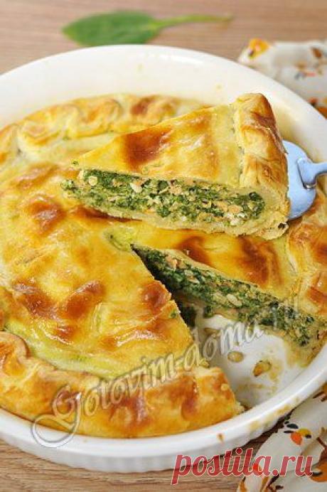 Рецепт: Пирог из слоеного теста с лососем и шпинатом
